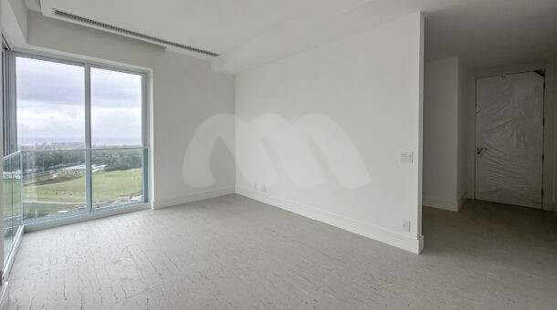 Imagem de suite com janelas longas do Apartamento à venda na Barra da Tijuca