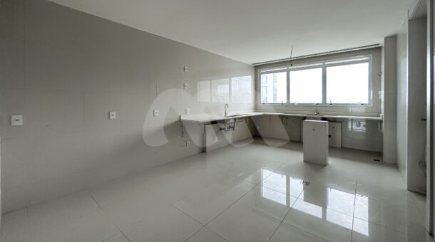Imagem de cozinha com bancada em L do Apartamento à venda na Barra da Tijuca