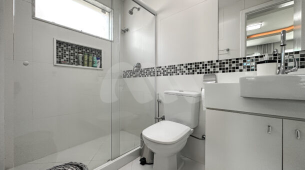 Imagem de banheiro de suite da Casa Triplex à venda no Parque das Palmeiras