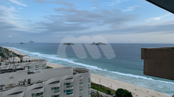 Imagem da vista para a praia do apartamento duplex com vista panorâmica do mar á venda