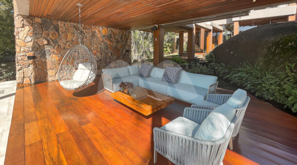 Imagem de área lounge com balanço da Ilha à venda em Angra dos Reis.