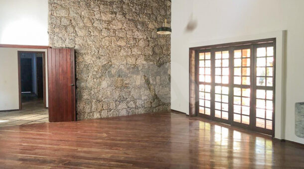 Sala Casa Colonial de dois andares, No Mansões