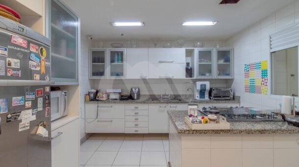 Imagem da cozinha funcional da Cobertura à venda.