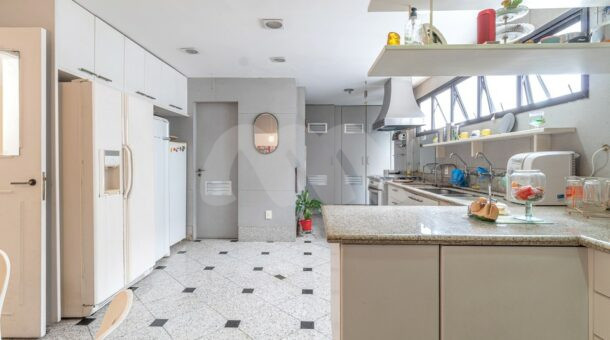 Imagem da cozinha funcional da Cobertura Duplex à venda.