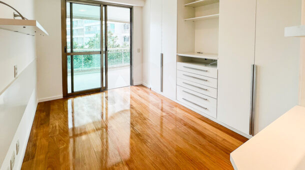 Apartamento Recém-Reformado à venda na Barra da Tijuca