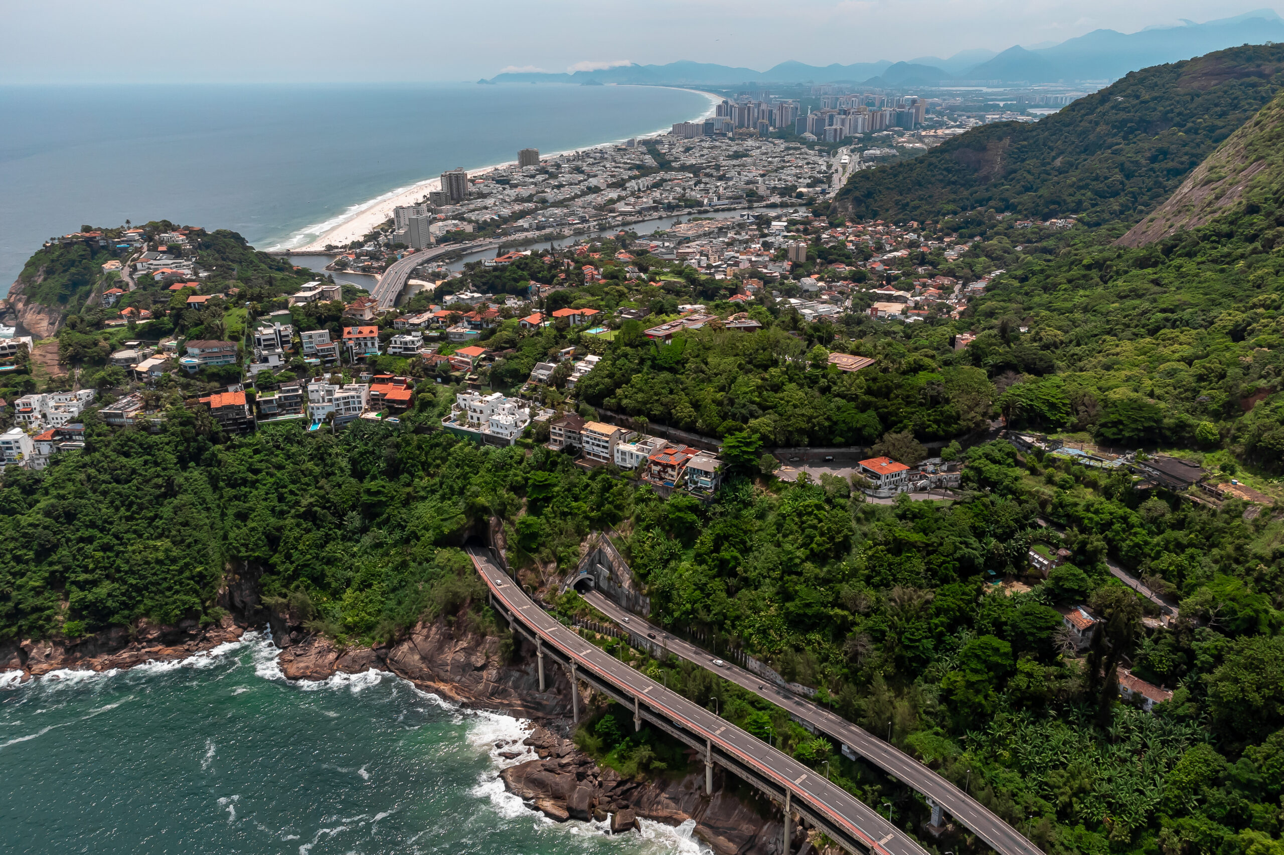 Casa à Venda na Barra da Tijuca: Seu Sonho de Moradia à Beira-Mar